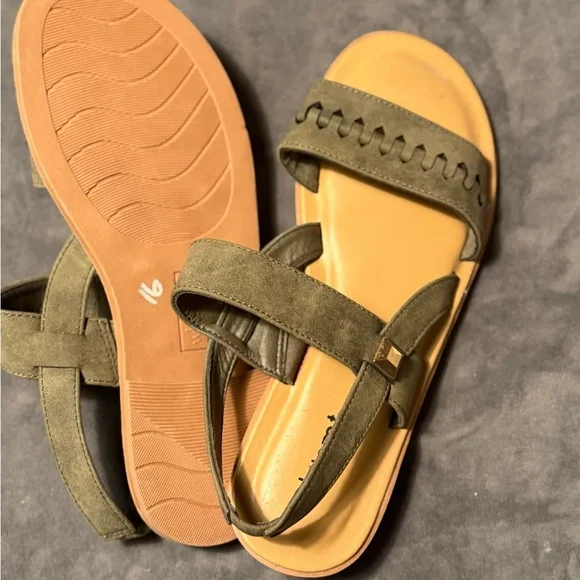OLIVE GREEN Strappy Comfort Sandals - Size 8.5 - Picture 7 of 15